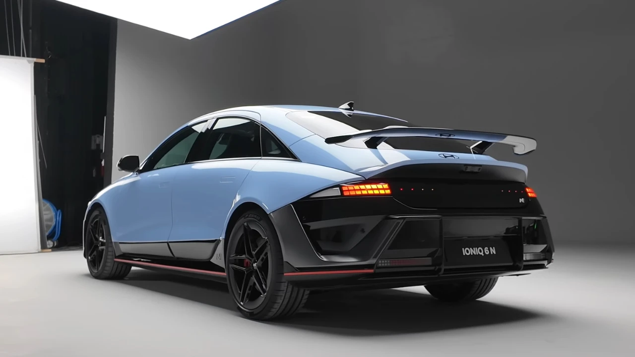 Hyundai Ioniq 6 N Driekwart Achteraanzicht - Aerodynamisch Prestatie Pakket