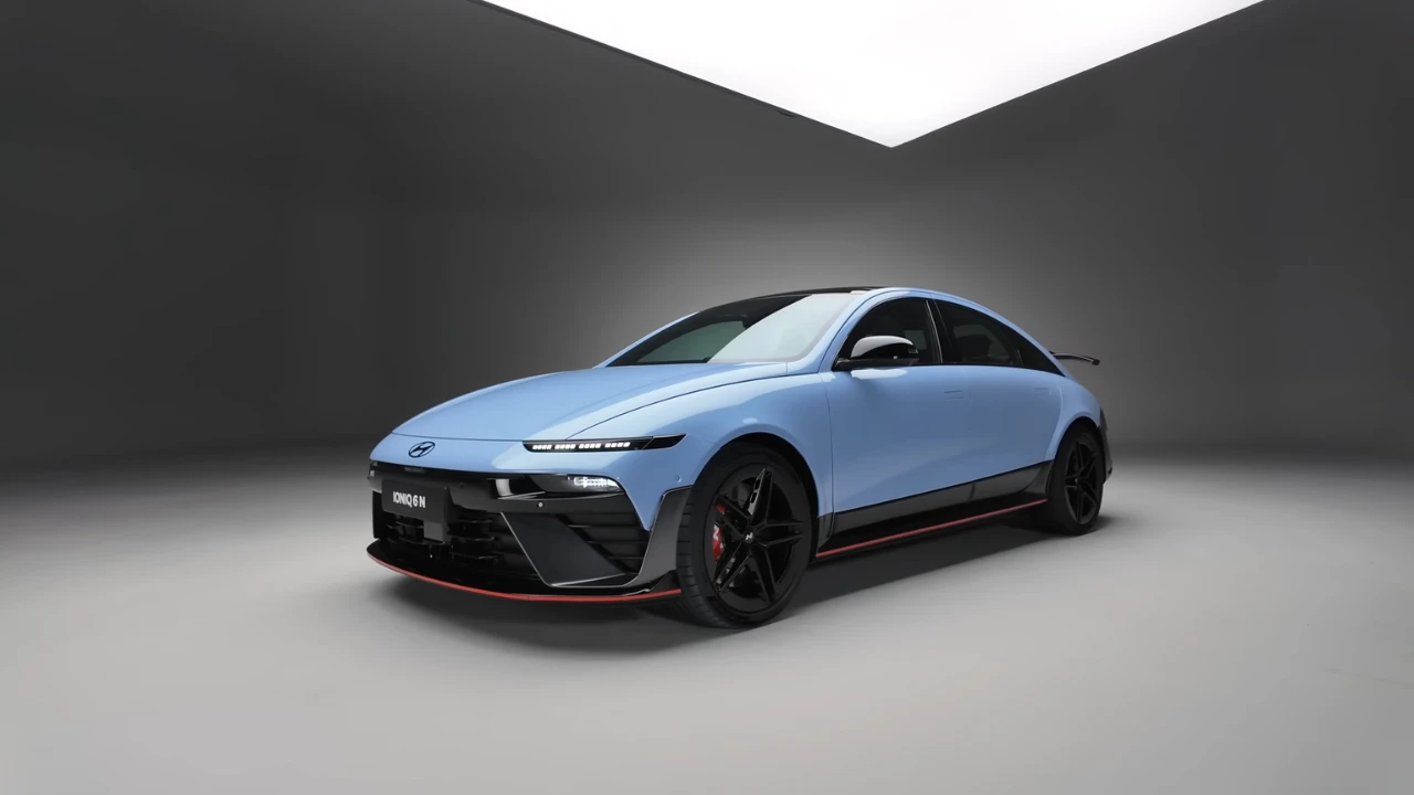 Hyundai Ioniq 6 N Driekwart Vooraanzicht - Performance Blue Pearl