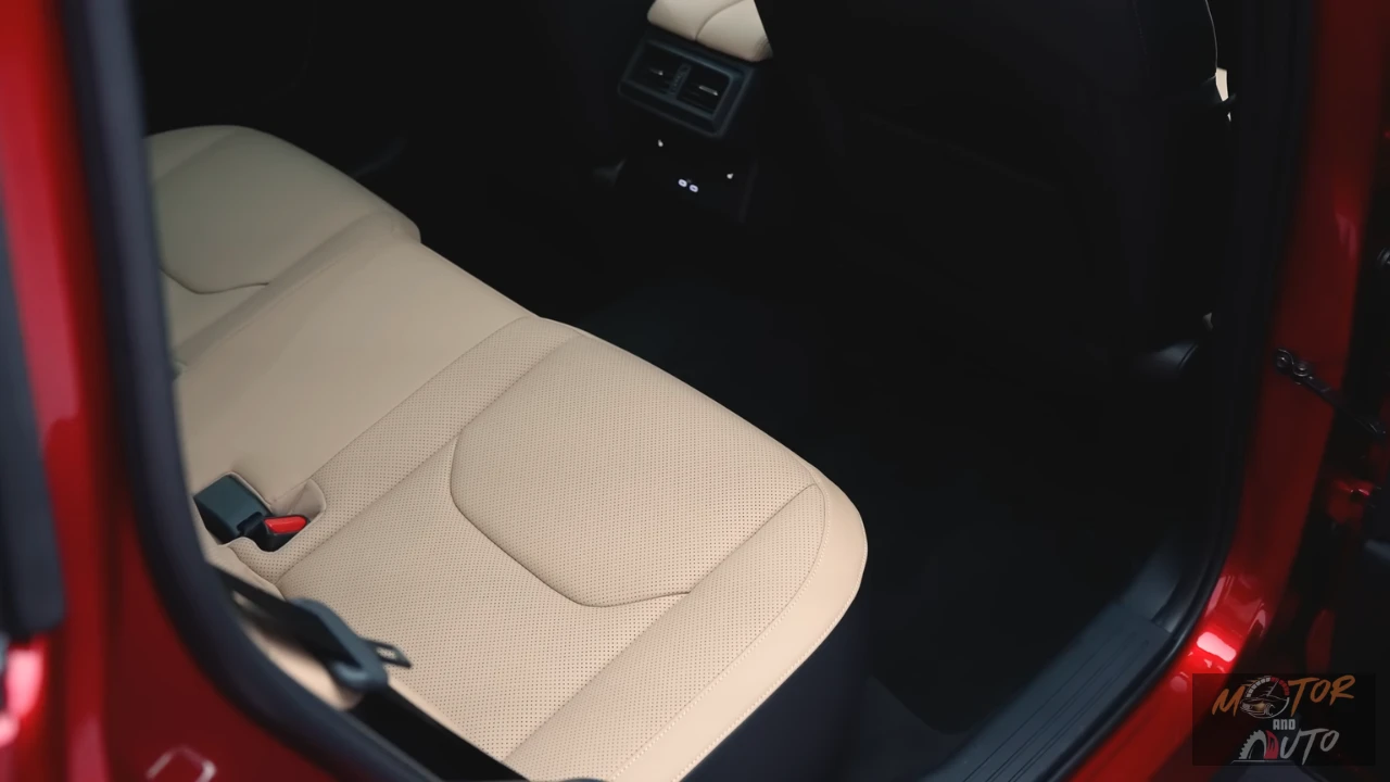 Mazda CX-5 achterbank uit 2026 met premium beige bekleding