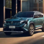 Renault Boreal 2025 - Voor Drie-Kwart Aanzicht in Stedelijke Omgeving