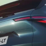Renault Boreal Achterbadge Detail met Geometrisch Achterlichtontwerp