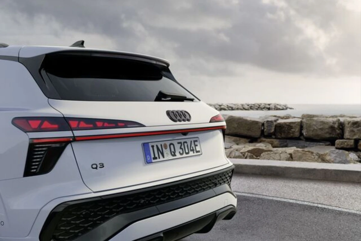 2025 Audi Q3 Sportback Wit Achterdetail LED-Achterlichten Q3-Badge