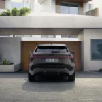 2025 Audi Q3 Sportback Wit Thuisgarage Moderne Architectuur Laden
