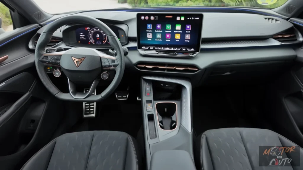 Volledig dashboardoverzicht van 2025 Cupra Terramar met Virtual Cockpit, touchscreen en stuurwiel