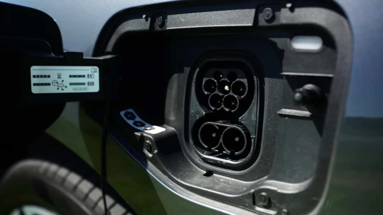 2025 Cupra Terramar e-Hybrid Laadpoort en CCS Aansluiting
