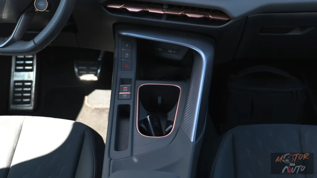 2025 Cupra Terramar middenconsolegebied met modern design en koperen accentdetails