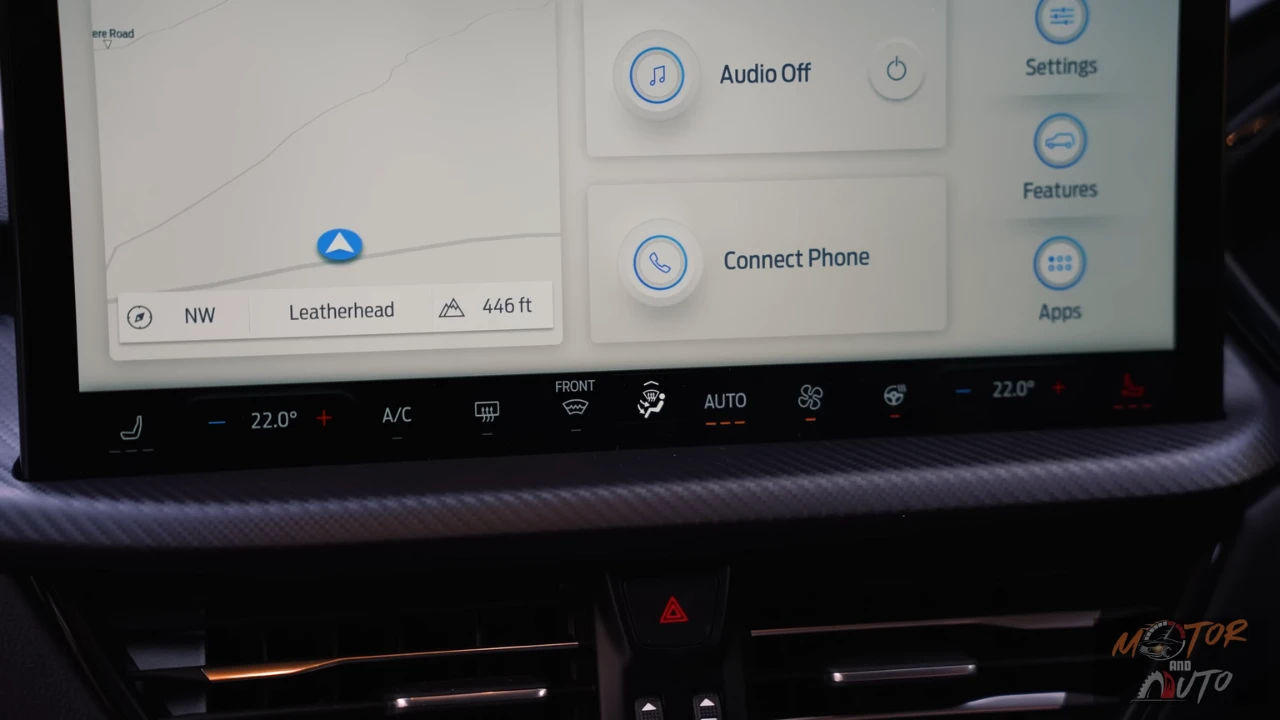 2025 Ford Kuga SYNC 4 touchscreen met klimaatregeling instellingen en handige permanente snelkoppeling knoppen onderaan voor dual-zone airconditioning