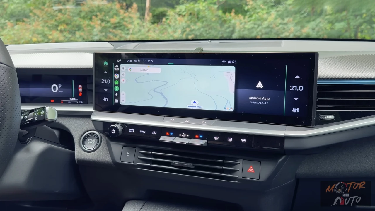 Groot 16-inch aanraakscherm met navigatiekaart, klimaatbediening en multimedia-interface met Android Auto-connectiviteit