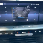 Aanraakscherm klimaatbediening met tweezones-instellingen, stoelcomfortbediening en luchtkwaliteitsfuncties