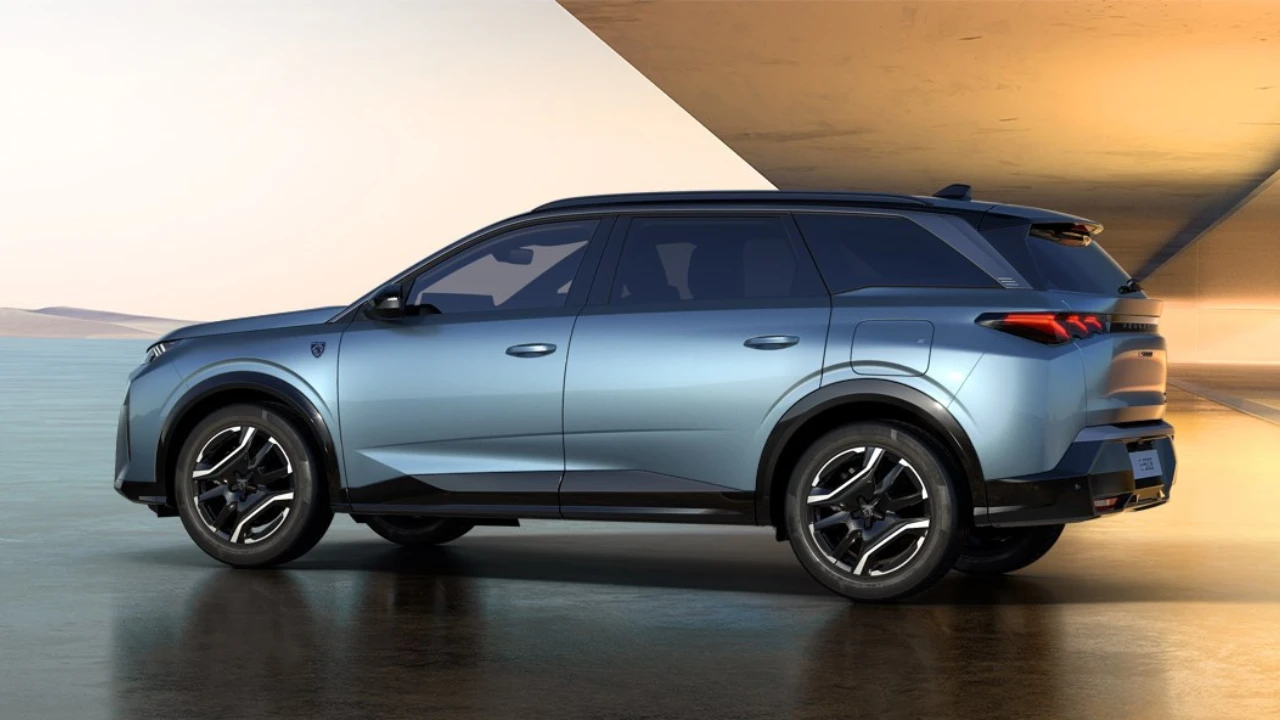 2025 Peugeot 5008 Bleu INGARO kleur