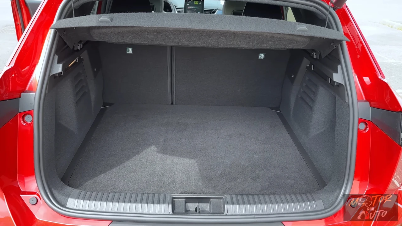 Bagageruimte van de 2025 Renault Symbioz in standaard configuratie met 492 liter bagageruimte, vlakke laadvloer en praktisch ontwerp geschikt voor gezinsbehoeften en dagelijks gebruik.