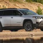 2026 Jeep Cherokee Alternatieve Kleur Optie in Natuurlijke Omgeving