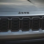 2026 Jeep Cherokee Iconische Zeven-Slot Grille Erfgoed Design