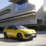 2026 Volkswagen T-Roc Kanariegeel - Voor Driekwart Aanzicht