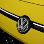 2026 Volkswagen T-Roc - Voorgrille Badge Detail