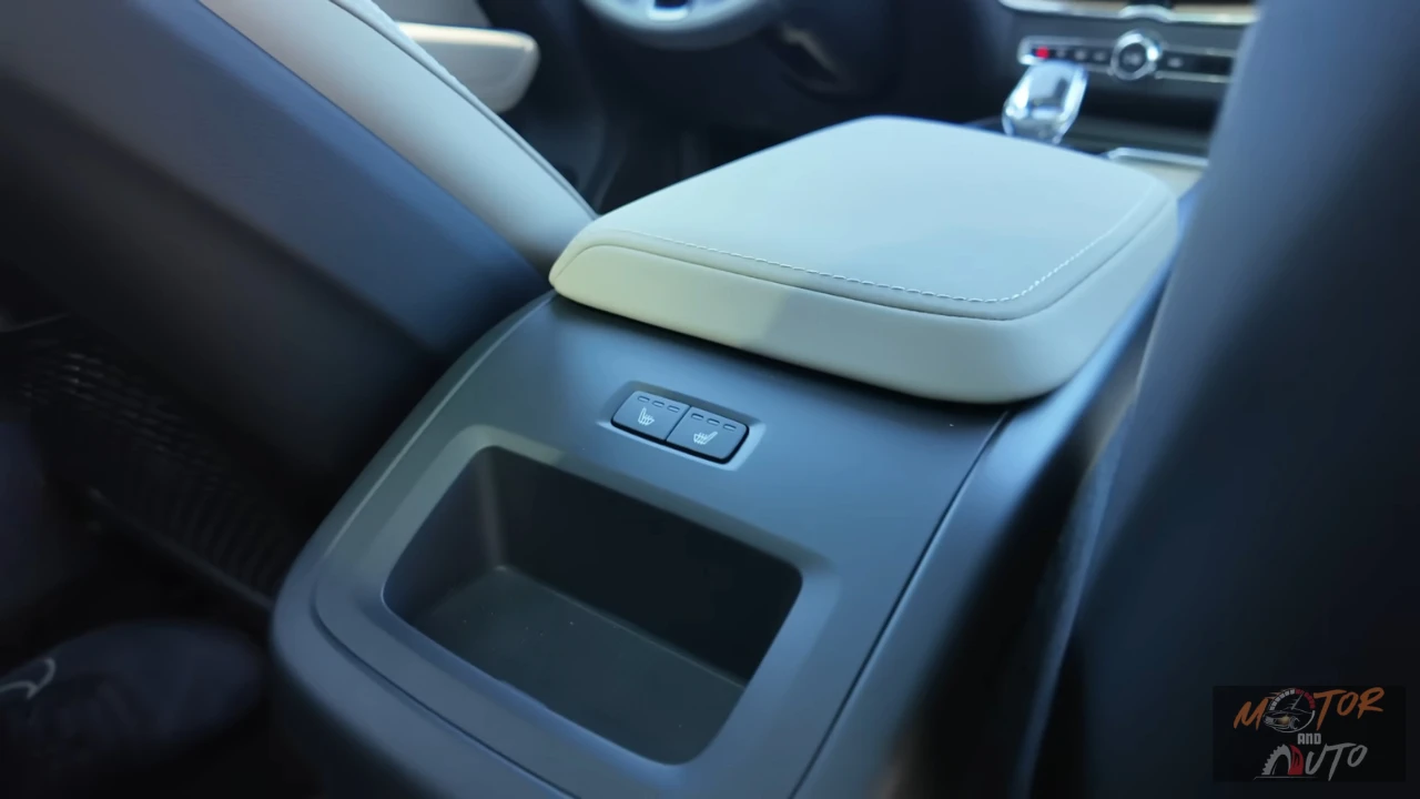 2026 Volvo XC60 Achterconsole met Verwarmde Stoelen Bediening
