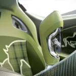 Bugatti Brouillard Interieur Detail - Miniatuur Paard Sculptuur in Versnellingspook