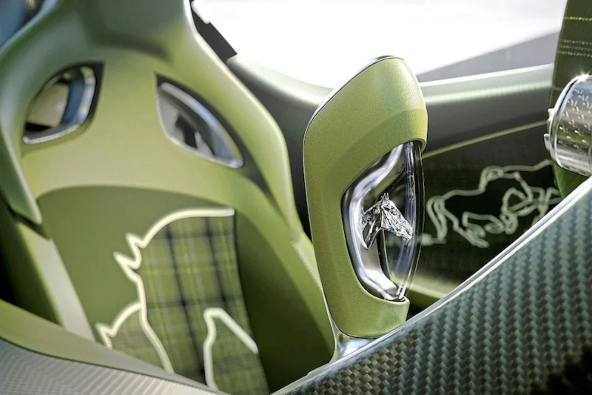 Bugatti Brouillard Interieur Detail - Miniatuur Paard Sculptuur in Versnellingspook