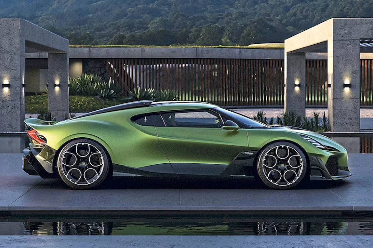 Bugatti Brouillard Zijprofiel - Toont Unieke Ducktail Spoiler en C-Vormige Ventilatoren