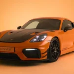 De Tulp Porsche 718 Cayman GT4 RS Vooraanzicht Drie-Kwart met Manthey Racing Kit