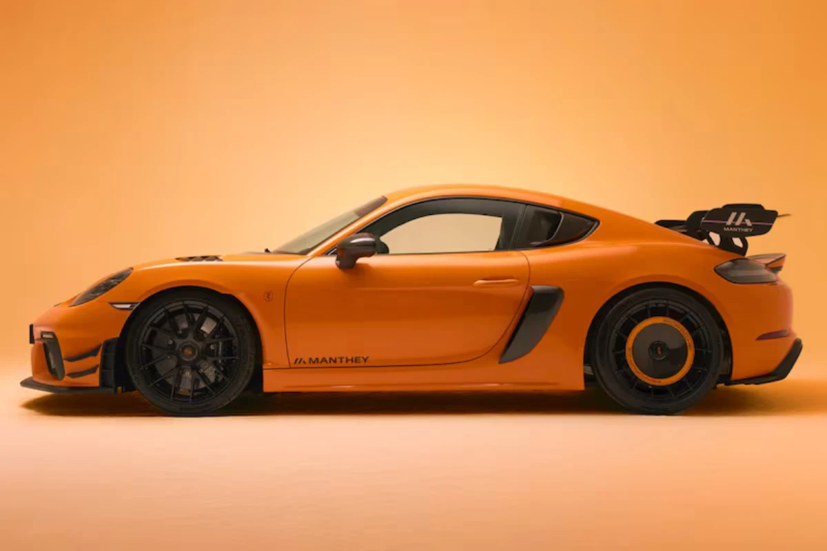 De Tulp Porsche 718 Cayman GT4 RS Zijaanzicht met Manthey Racing Verbeteringen