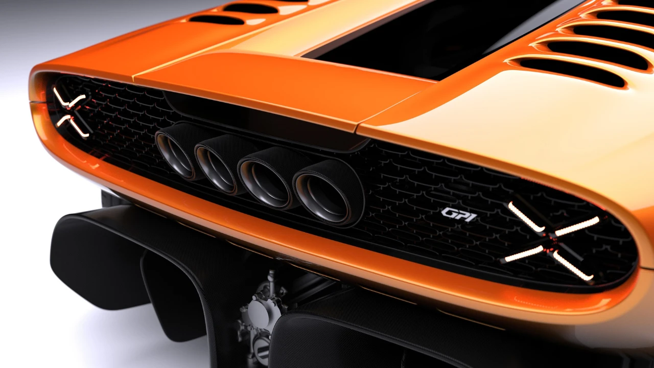 Garagisti & Co GP1 Achterdetail met X-Patroon Achterlichten en Vier Uitlaten