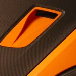 Koolstofvezel Luchtinlaat Detail met Oranje Accent - De Tulp GT4 RS