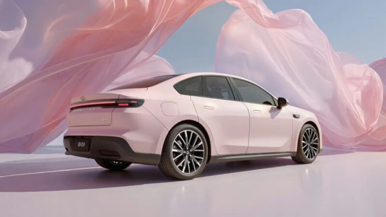 Leapmotor B01 Elektrische Sedan Achter Driekwart Perspectief