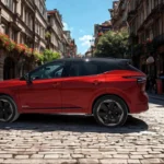 Nissan Qashqai 2025 Zijaanzicht op Smalle Europese Straat