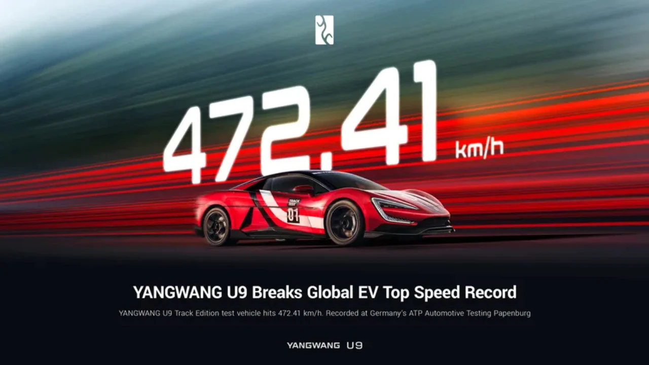 Officiële Yangwang promotiegrafiek met rode U9 Track Edition met grote "472,41 km/h" tekst en rode bewegingslijnen die de wereldwijde EV topsnelheidsrecord prestatie aankondigt