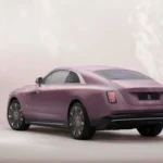 Rolls-Royce Spectre Blossom - Achter Profiel in Velvet Orchid