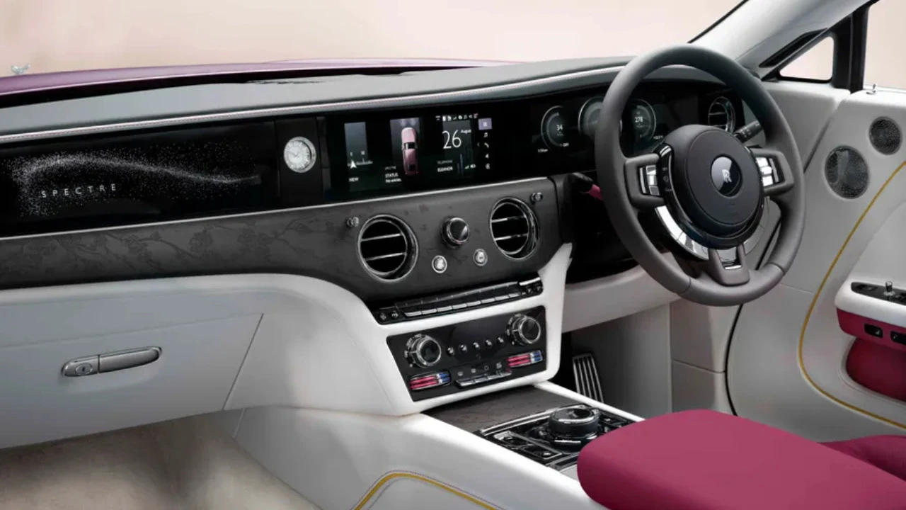 Rolls-Royce Spectre Blossom Interieur - Peony Pink Accenten