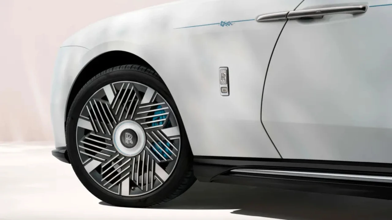 Rolls-Royce Spectre Primavera - 23-Inch Bloemblad-Geïnspireerde Wiel Detail