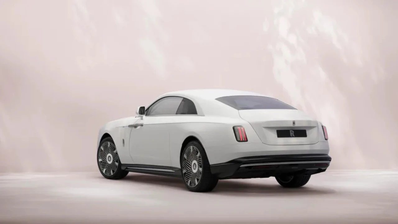 Rolls-Royce Spectre Primavera Evanescent - Achteraanzicht Drie-Kwart
