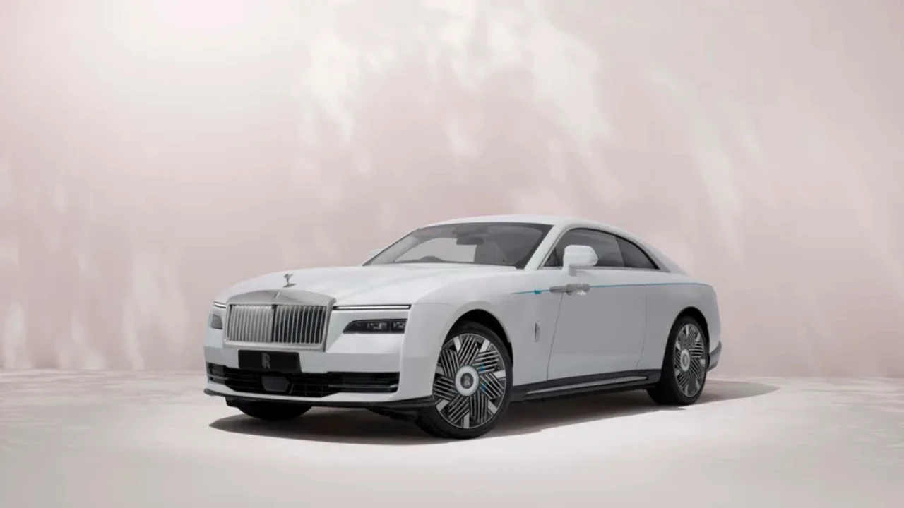 Rolls-Royce Spectre Primavera Evanescent - Vooraanzicht Drie-Kwart