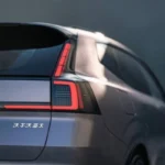 Volvo XC70 PHEV Achterdesign met C-Vormige Achterlichten