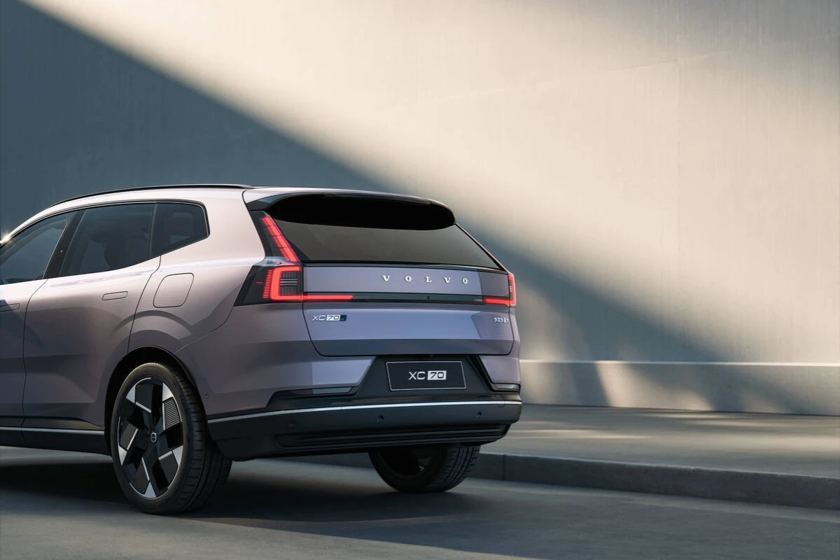 Volvo XC70 PHEV Achterkwart in Beweging