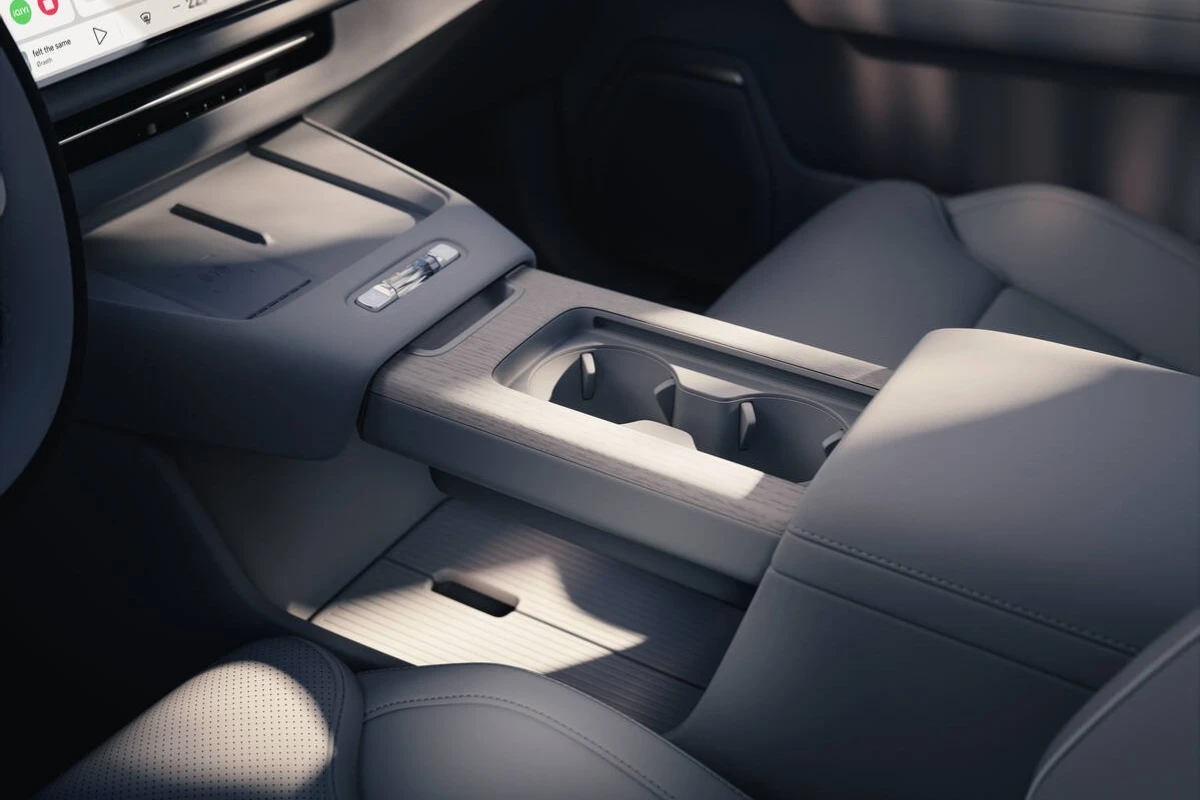 Volvo XC70 PHEV Interieur Middenconsole met Inschuifbare Bekerhouders