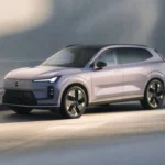 Volvo XC70 PHEV Zijprofiel met Moderne SUV-Proporties