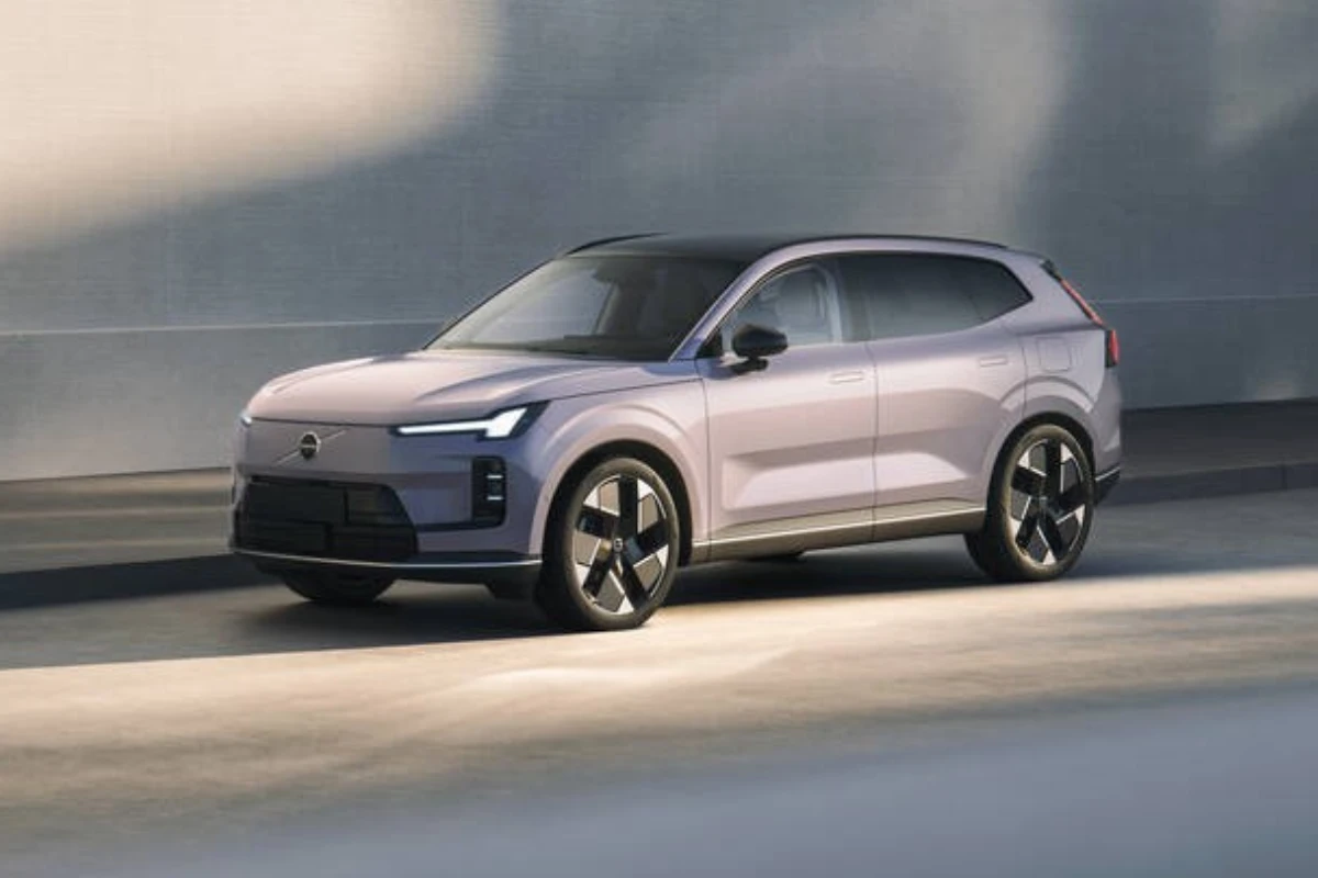 Volvo XC70 PHEV Zijprofiel met Moderne SUV-Proporties