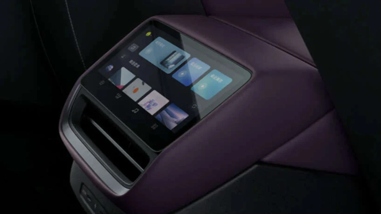 Xpeng P7 2025 Achter Tablet Entertainment met 23-Luidspreker Systeem