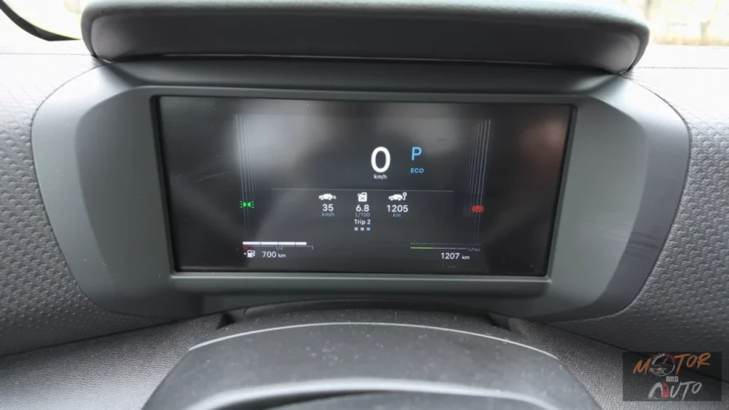 Digitaal instrumentenpaneel van 2025 Citroën C4 met snelheid, ECO-modus en hybride energiestroom informatie