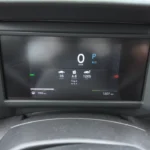 Digitaal instrumentenpaneel van 2025 Citroën C4 met snelheid, ECO-modus en hybride energiestroom informatie