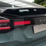 Close-up van achterlichten met 3D LED ontwerp en CITROËN letters over achterklep