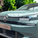 Voorkant detail zicht met nieuw Citroën chevron logo, LED dagrijverlichting en vernieuwde grille ontwerp
