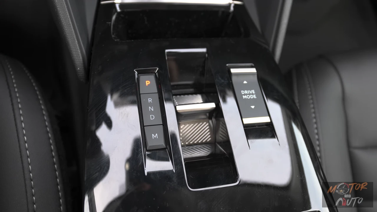 2025 Citroën C4 eDCT Versnellingskiezer en Rijmodus Bediening