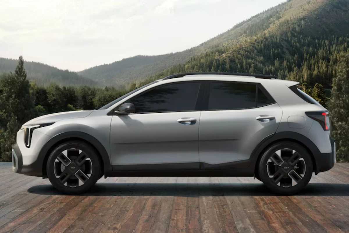 2025 Kia Stonic Compleet Zijaanzicht in Metallic Zilver