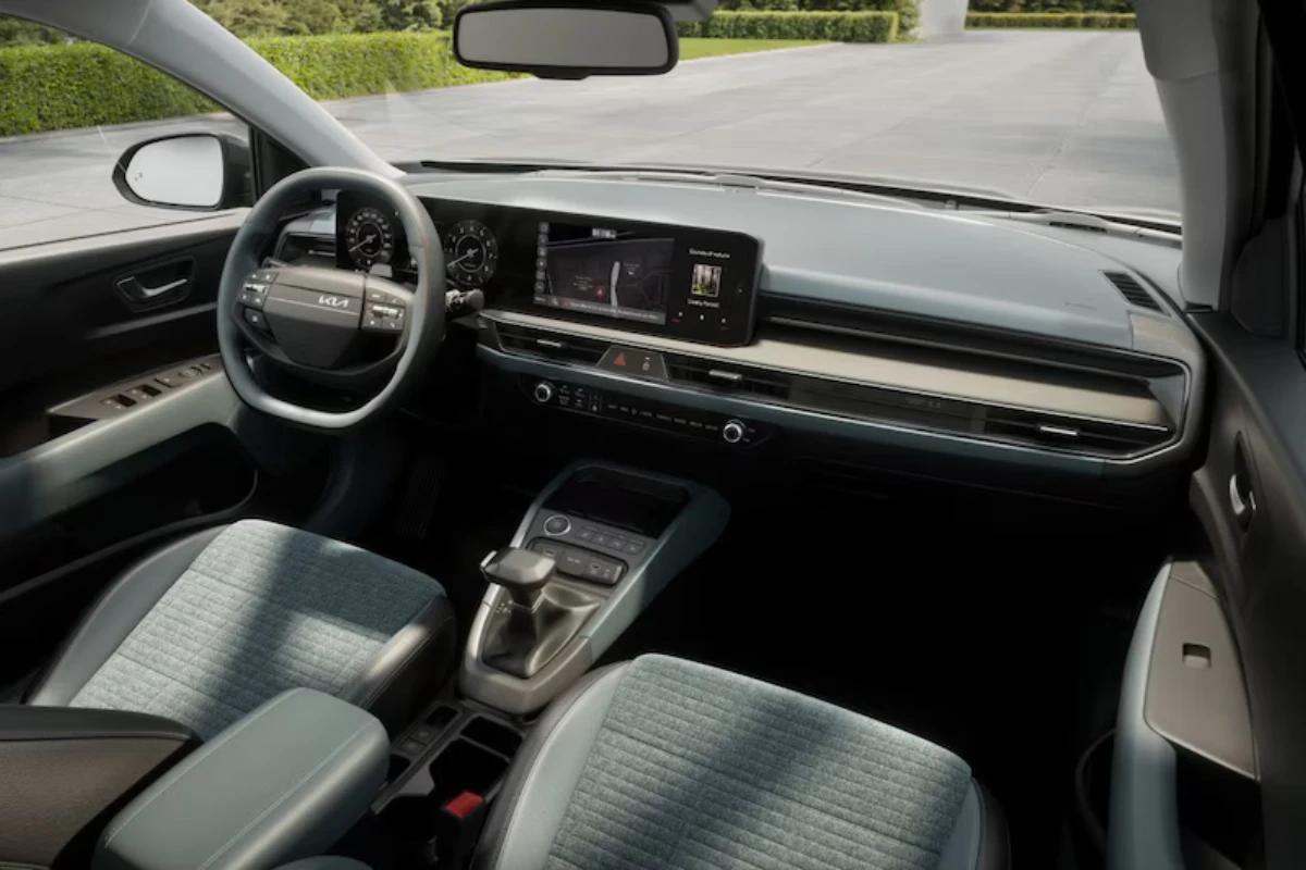 2025 Kia Stonic Interieur Zijaanzicht van Dashboard Indeling