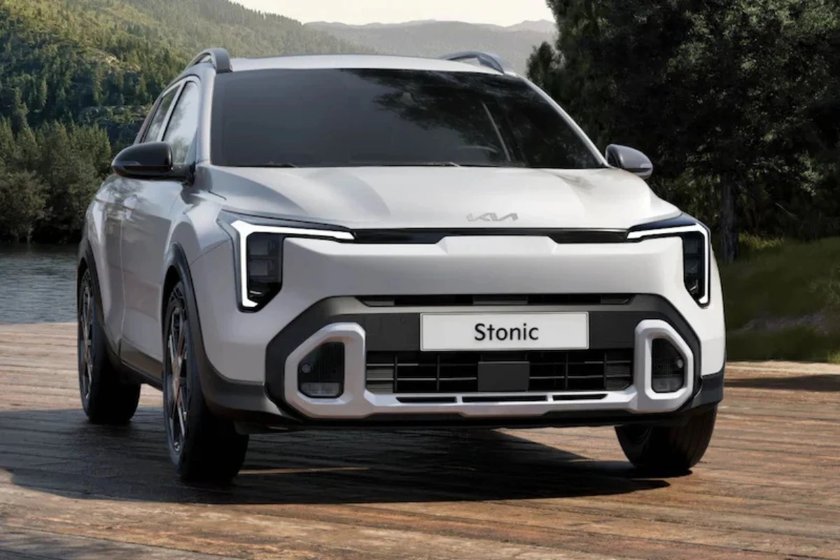 2025 Kia Stonic Wit Voorkant Driekwart Exterieur Aanzicht