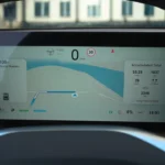 2025 MG HS digitaal dashboard met 12,3-inch instrumentencluster met hybride energiestroom, snelheidsdisplay, navigatie en voertuiginformatie